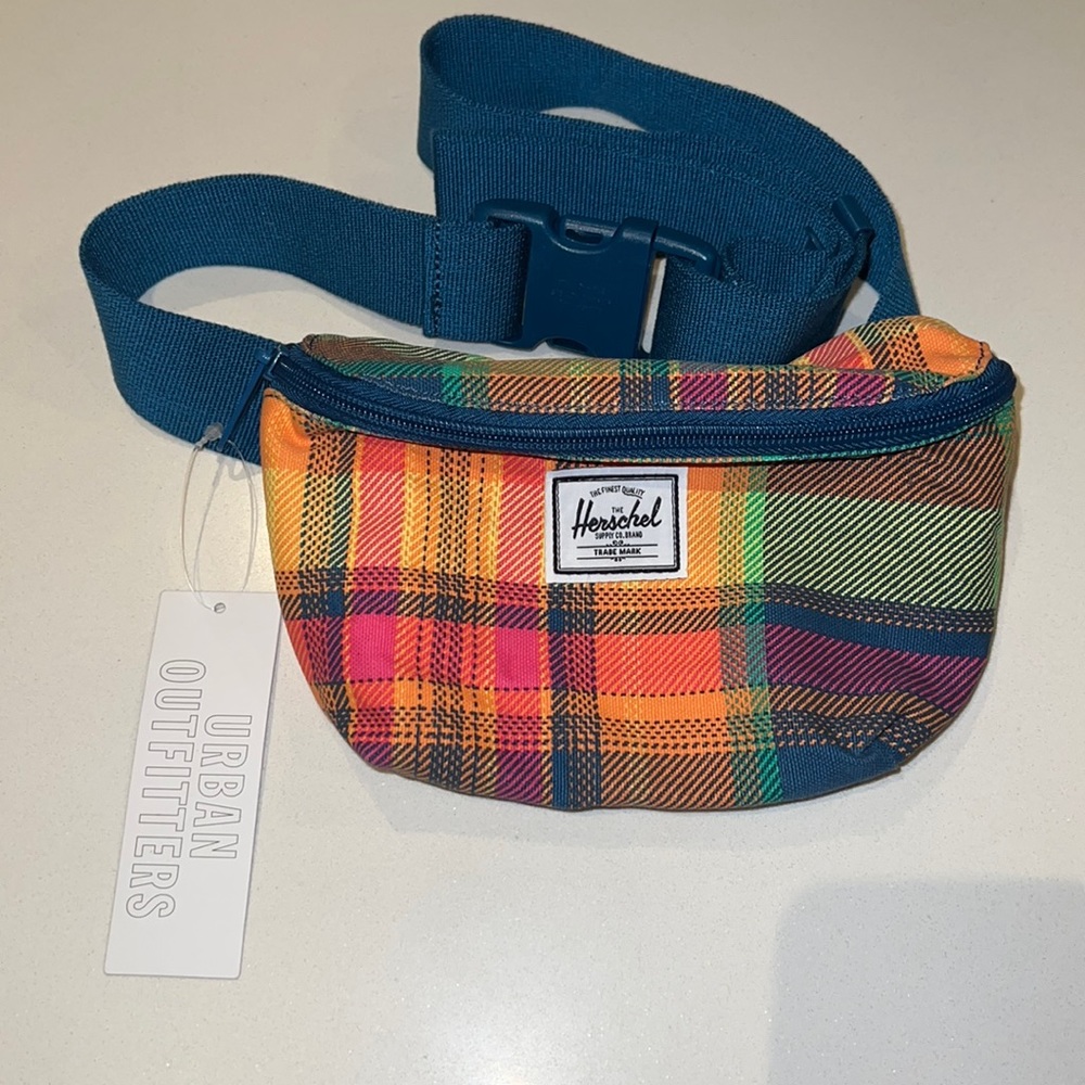 Urban Outfitters Herschel Supply Comoany Fanny pack NWT!